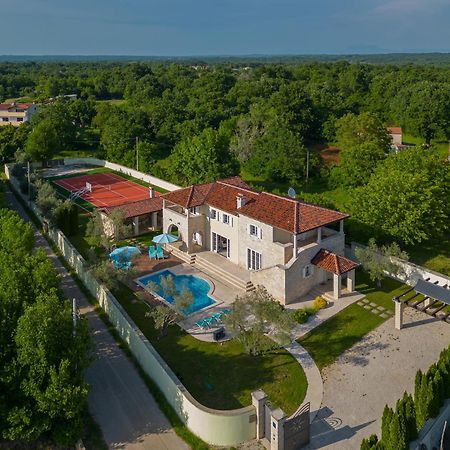 Villa Ortensia Mit Beheiztem Pool By Istrialux Svetvincenat Luaran gambar